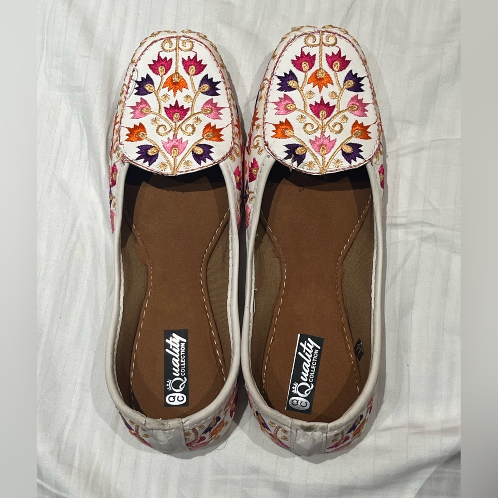 New Hand-embroidered loafers size 7.5